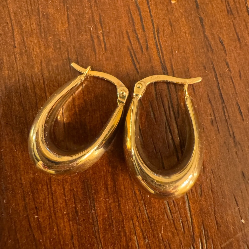 Solid 14k gold teardrop hoops - Picture 3 of 12